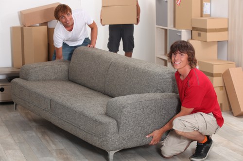 Local moving and transport support in Enfieldlock