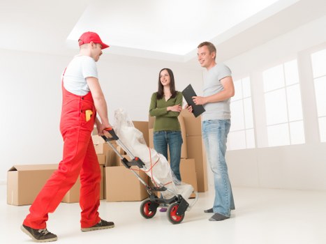 Packing and moving support for a man with van service